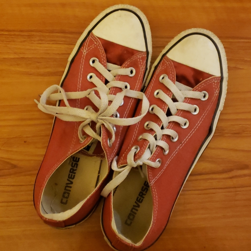 RED CONVERSE
